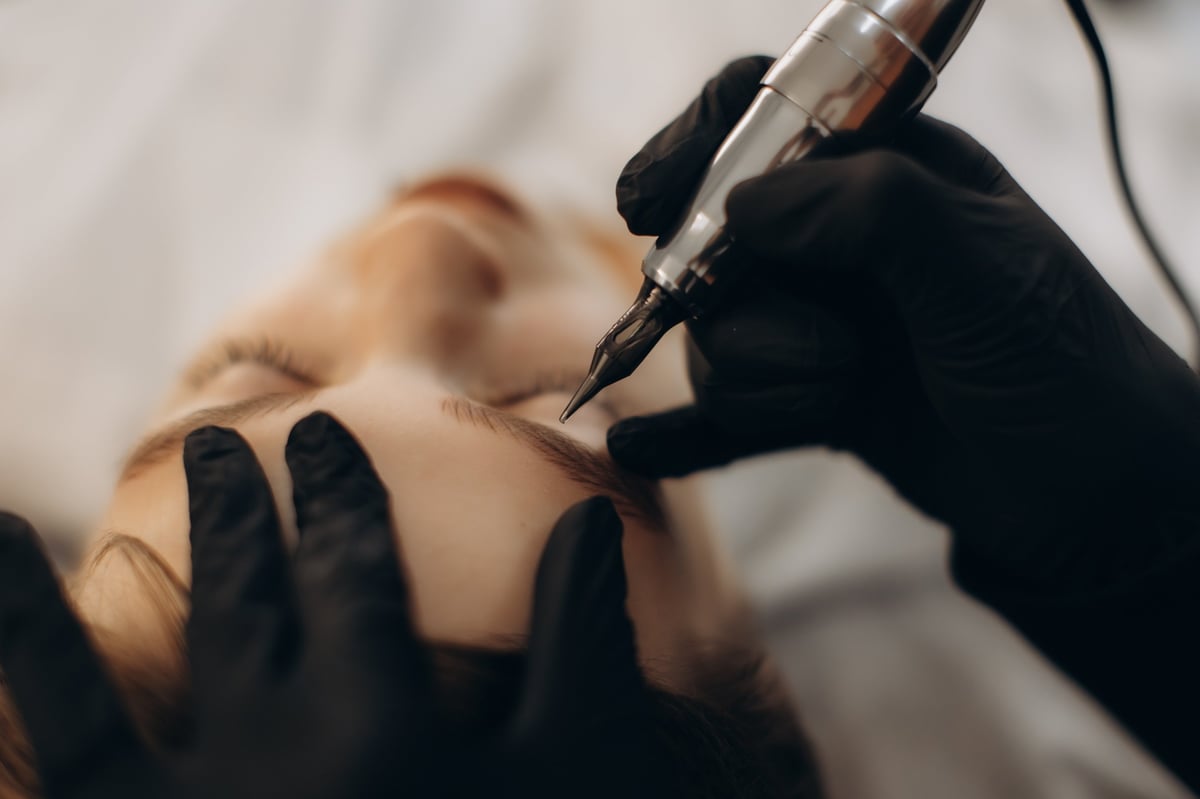 Microblading sopracciglia - makeup permanente naturale